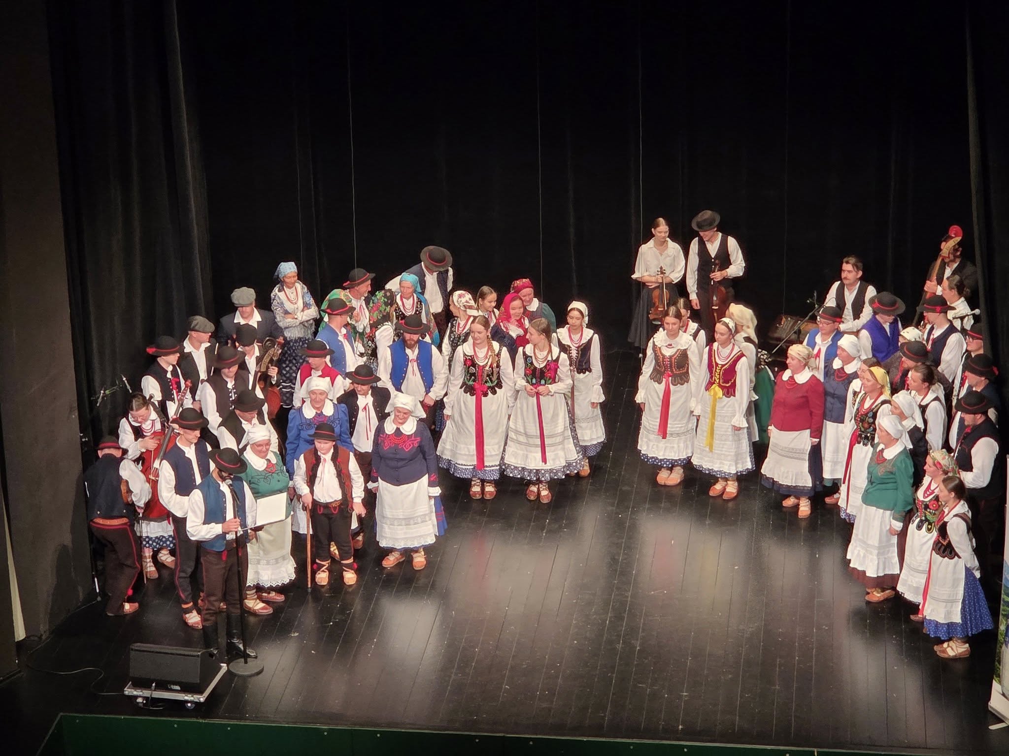 Maksiu śpiewa na jubileuszu Z.R. ,,Dolina Popradu