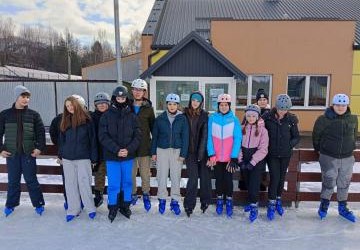 Kl.7 i 8 na łyżwach na w.f.