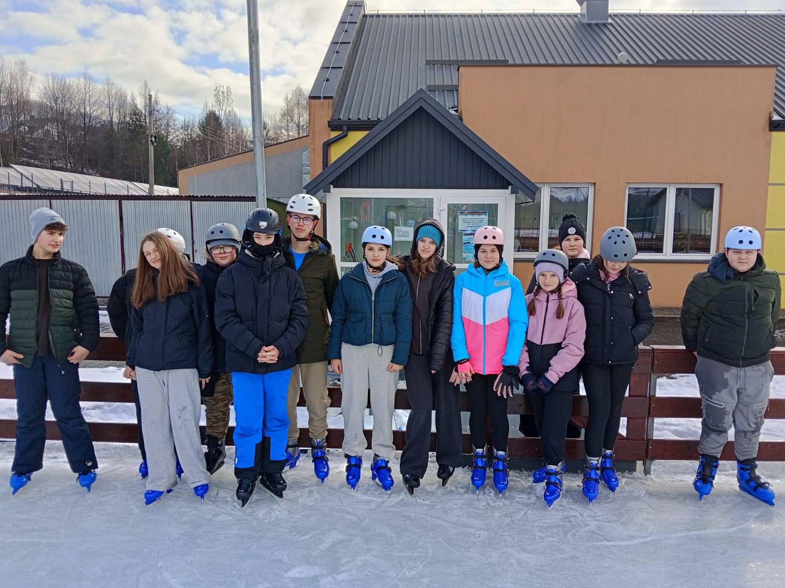 Kl.7 i 8 na łyżwach na w.f.