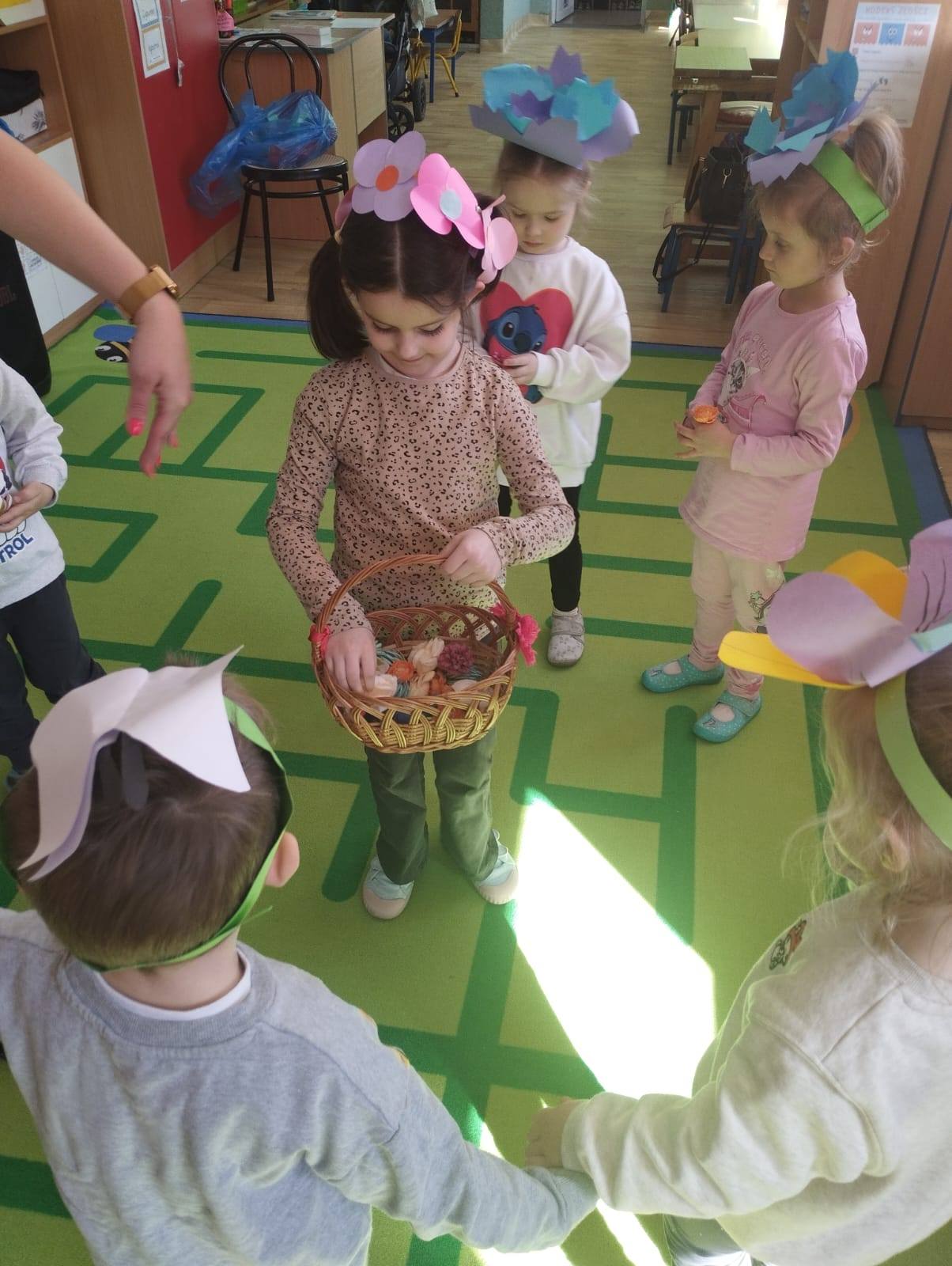 Wiosenne zabawy przedszkolaków